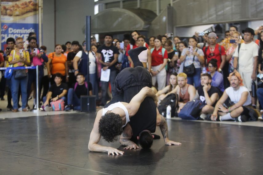 Pasajeros se conectan con la emoción de la danza moderna en el Metro de Panamá