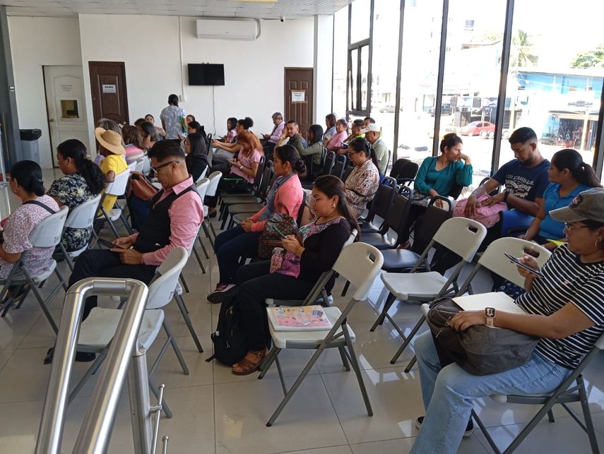 Según la viceministra, más del 90% de los docentes ya han sido nombrados, aunque algunas vacantes aún estarán disponibles debido a licencias por estado de gravidez, estudios o defunción. Estas serán asignadas por la Junta de Selección. Según la viceministra, más del 90% de los docentes ya han sido nombrados, aunque algunas vacantes aún estarán disponibles debido a licencias por estado de gravidez, estudios o defunción. Estas serán asignadas por la Junta de Selección.