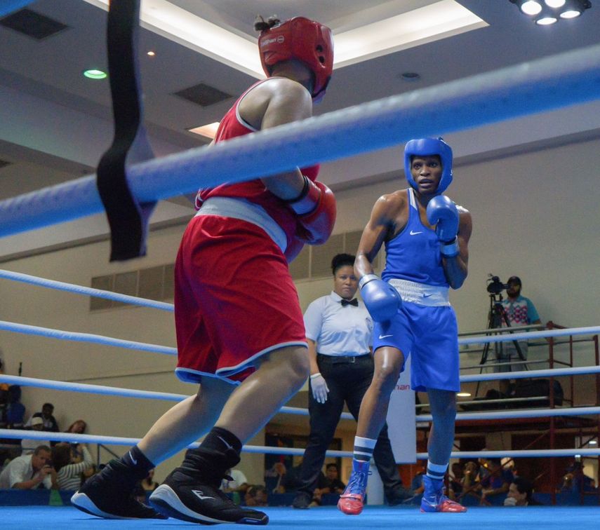 La panameña Bylon (azul) dominó a su rival de principio a fin.