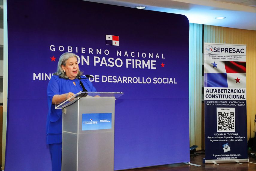 Exfuncionarios del Mides, piden a la ministra Beatriz Carles, atender la situación. Exfuncionarios del Mides, piden a la ministra Beatriz Carles, atender la situación.