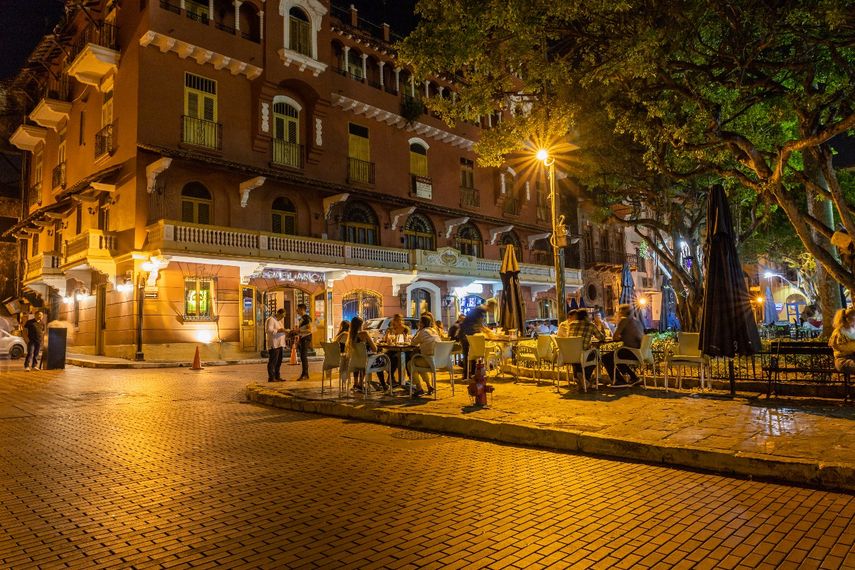 Alcaldía autoriza horarios extendidos para bares y eventos en fiestas patrias y fin de año