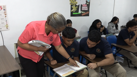 Estudiantes se preparan para competir en el nuevo programa Debate Z de ECO