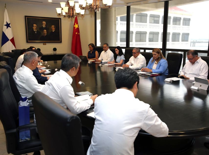 La visita de la diplomática y su delegación a Panamá es la de más alto nivel de China después de la pandemia del COVID-19. La visita de la diplomática y su delegación a Panamá es la de más alto nivel de China después de la pandemia del COVID-19.