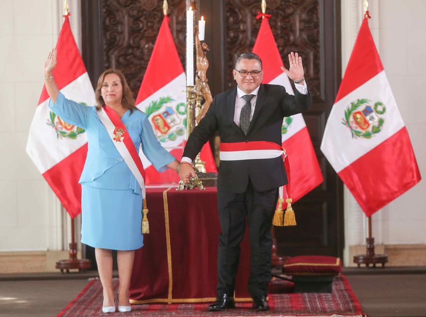 Perú: sistema de justicia rechaza que investigación de relojes vulnerara derechos a Boluarte