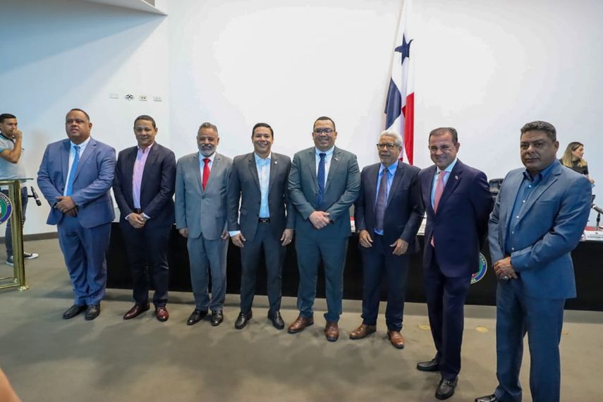 Los diputados que conforman la Comisión de Educación, Cultura y Deportes de la Asamblea Nacional, aprobaron este 13 de marzo, en primer debate el proyecto de ley N° 1059, que crea el Concejo Nacional de Rectores de Universidades Oficiales de Panamá. Los diputados que conforman la Comisión de Educación, Cultura y Deportes de la Asamblea Nacional, aprobaron este 13 de marzo, en primer debate el proyecto de ley N° 1059, que crea el Concejo Nacional de Rectores de Universidades Oficiales de Panamá.