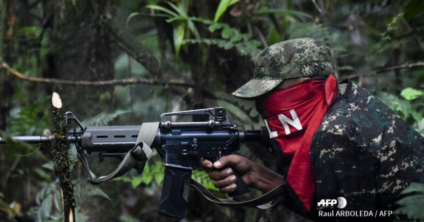 Aunque el acuerdo de paz mermó la violencia política, el país vive aún lidia con grupos armados que se lucran del narcotráfico y otras rentas ilegales en las antiguas zonas de influencia de las Fuerzas Armadas Revolucionarias de Colombia.