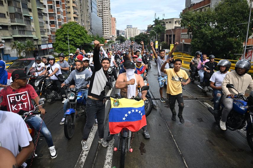El Gobierno de Venezuela exigió este lunes a Argentina, Chile, Costa Rica, Perú, Panamá, República Dominicana y Uruguay "el retiro, de manera inmediata, de sus representantes en territorio venezolano". El Gobierno de Venezuela exigió este lunes a Argentina, Chile, Costa Rica, Perú, Panamá, República Dominicana y Uruguay "el retiro, de manera inmediata, de sus representantes en territorio venezolano".