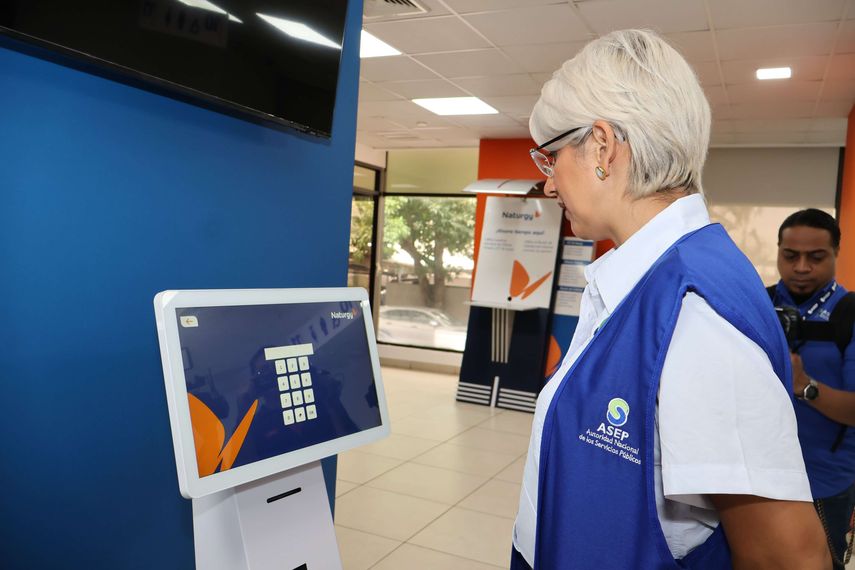 La Autoridad Nacional de los Servicios Públicos (ASEP) llevó a cabo un operativo sorpresa en diversas agencias de atención al cliente de empresas distribuidoras de energía eléctrica, telecomunicaciones y la concesionaria de agua potable en la provincia de Panamá. La Autoridad Nacional de los Servicios Públicos (ASEP) llevó a cabo un operativo sorpresa en diversas agencias de atención al cliente de empresas distribuidoras de energía eléctrica, telecomunicaciones y la concesionaria de agua potable en la provincia de Panamá. 