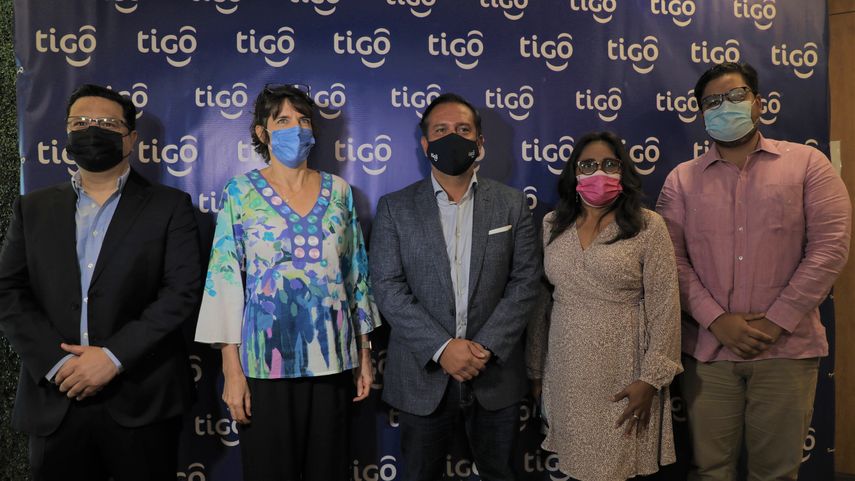 Tigo Panamá lanza Maestros Conectados