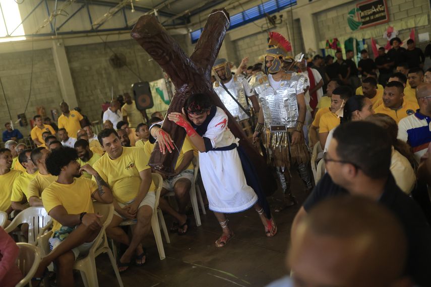 Reos en Panamá recrean la Pasión de Cristo en prisión: fe