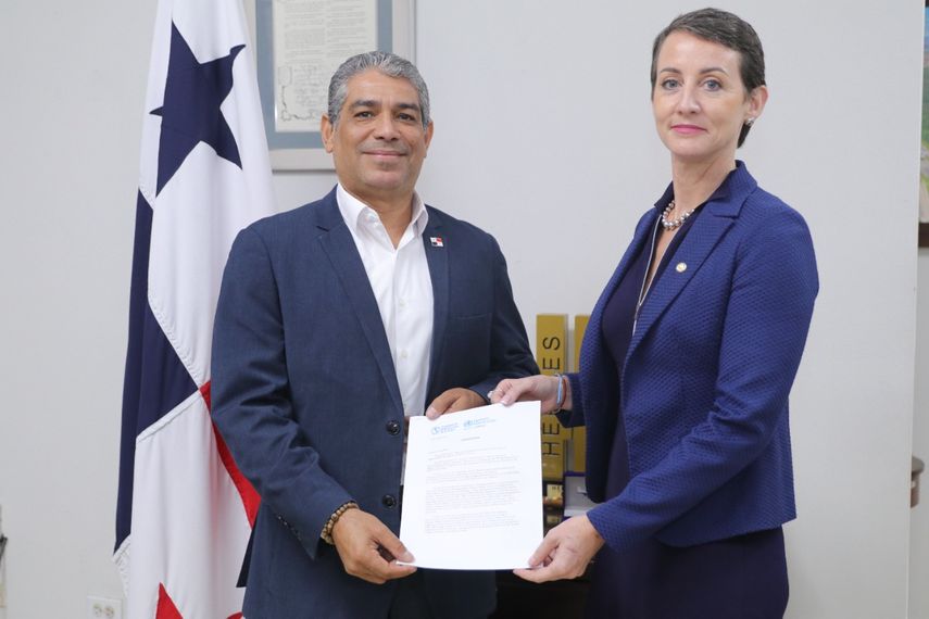 OPS: Nueva representante presenta credenciales en el Minsa