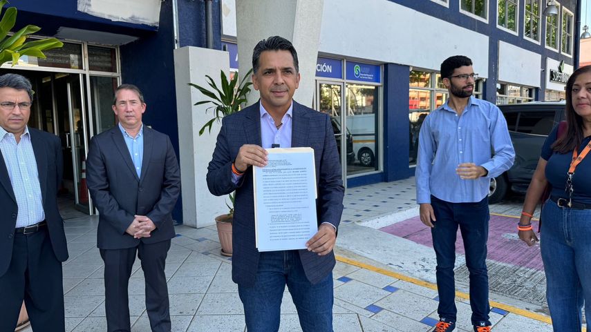 Ricardo Lombana pide a ASEP suspender aumento eléctrico