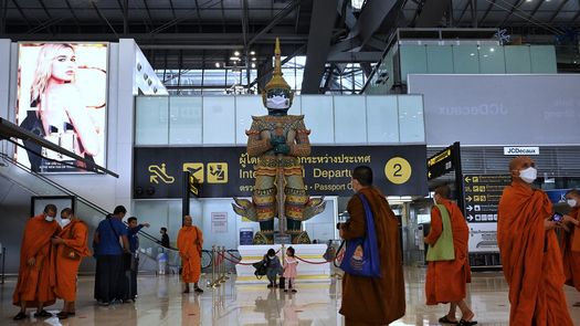 Tailandia reabre sus fronteras a los turistas vacunados después de año y medio