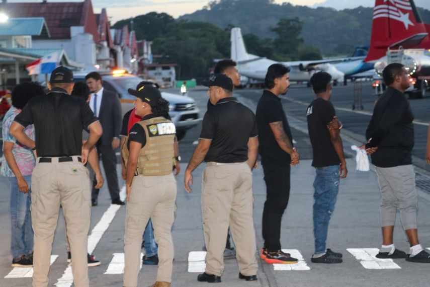 El Gobierno de Panamá repatrió a 40 ciudadanos extranjeros con estatus migratorio irregular, procedentes de Ecuador y Colombia, esto en el marco del Memorándum de Entendimiento entre Panamá y Estados Unidos. El Gobierno de Panamá repatrió a 40 ciudadanos extranjeros con estatus migratorio irregular, procedentes de Ecuador y Colombia, esto en el marco del Memorándum de Entendimiento entre Panamá y Estados Unidos.