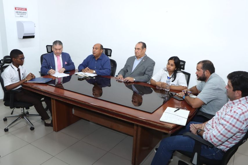 Tras acuerdos entre autoridades del Ministerio de Educación (Meduca) y la comunidad educativa del IJDM, se convino recibir por parte de la constructora las llaves de la puerta principal con acceso al plantel desde el miércoles, 12 de julio. Tras acuerdos entre autoridades del Ministerio de Educación (Meduca) y la comunidad educativa del IJDM, se convino recibir por parte de la constructora las llaves de la puerta principal con acceso al plantel desde el miércoles, 12 de julio. 