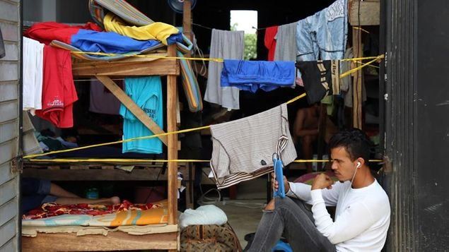 75 migrantes haitianos y cubanos, entre ellos 14 niños, fueron abandonados