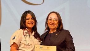 Un grupo de 65 estudiantes de la carrera de Urgencias Médicas y Desastres de la Facultad de Ciencias Médicas y Clínicas de la Universidad Especializada de las Américas (UDELAS) participó en la ceremonia de imposición de estetoscopios.