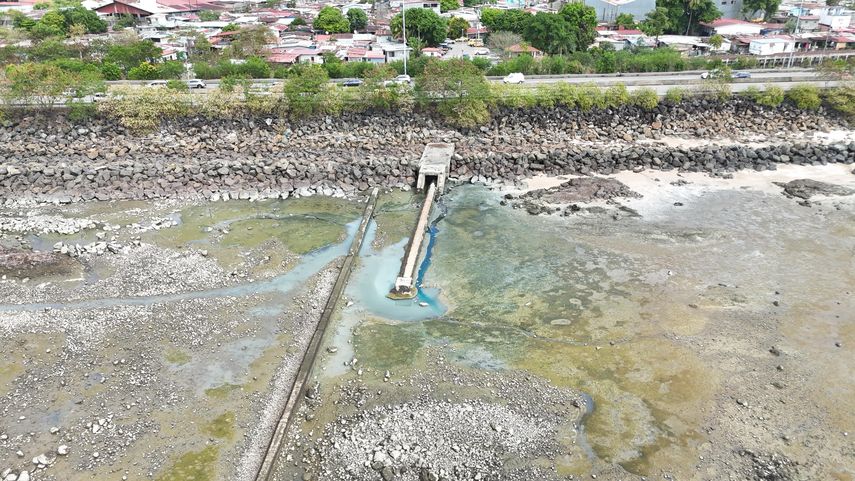 MiAMBIENTE ordena paralización de industria por vertidos ilegales en la Bahía de Panamá MiAMBIENTE ordena paralización de industria por vertidos ilegales en la Bahía de Panamá