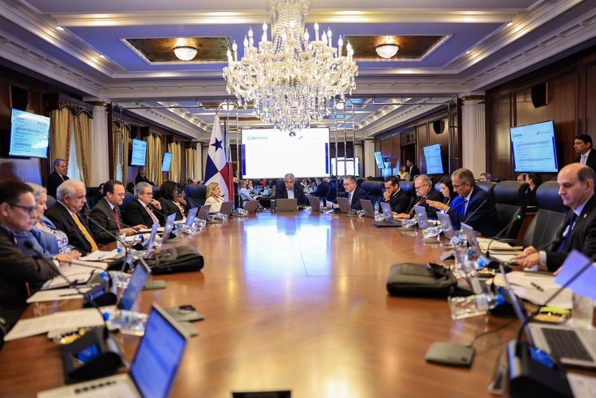 El Consejo de Gabinete, encabezado por el presidente, José Raúl Mulino, aprobó el Decreto N. 40-24, por el cual se incluye el proyecto de Gestión Integral de Residuos Sólidos en las ciudades de Panamá - San Miguelito y el resto del país. El Consejo de Gabinete, encabezado por el presidente, José Raúl Mulino, aprobó el Decreto N. 40-24, por el cual se incluye el proyecto de Gestión Integral de Residuos Sólidos en las ciudades de Panamá - San Miguelito y el resto del país.