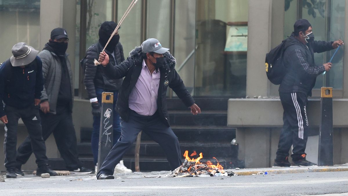 Jornada de protestas, vandalismo y saqueos en Bolivia. EFE. Jornada de protestas, vandalismo y saqueos en Bolivia. EFE.