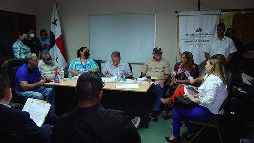El ministro Augusto Valderrama, informó en la reunión en Barú, que tras las reuniones en la mesa de negociación el Gobierno ya está pagando algunas deudas a extrabajadores de la Coosemupar.