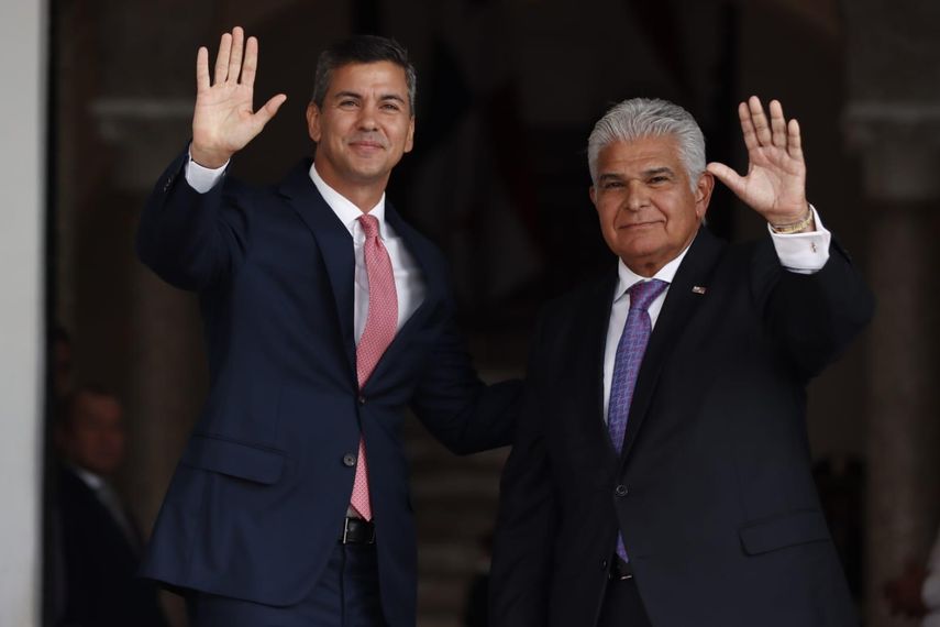 Peña añadió que Paraguay celebra este acercamiento de Panamá con al Mercosur, el cual, afirmó, "nos va a permitir enriquecer ese espacio de intercambio entre nuestros países", por lo que abogó para que este bloque regional "siga creciendo y expandiéndose". Peña añadió que Paraguay celebra este acercamiento de Panamá con al Mercosur, el cual, afirmó, "nos va a permitir enriquecer ese espacio de intercambio entre nuestros países", por lo que abogó para que este bloque regional "siga creciendo y expandiéndose".