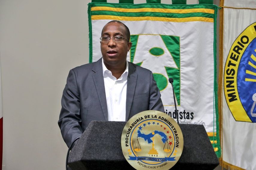 EE.UU. distingue como 'campeón anticorrupción' al procurador Javier Caraballo. EE.UU. distingue como 'campeón anticorrupción' al procurador Javier Caraballo.