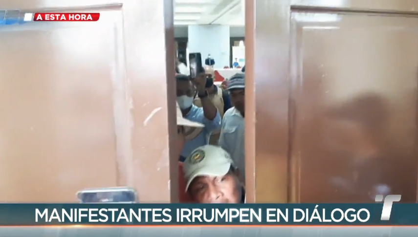 La mesa instalada en el Centro de Convenciones Coopeve, en Veraguas