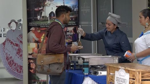 La actividad que surge como iniciativa de Camchi, se desarrolló en medio de presentaciones artísticas y la degustación de diversos platos en el aeropuerto, Enrique Malek, de David.