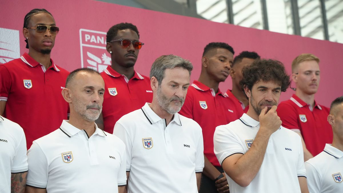 Thomas Christiansen, danés de nacimiento y con nacionalidad española, ahora también tiene pasaporte de Panamá, del que será el seleccionador en un Mundial de 2026 al que llega “con ganas de hacer historia”. Por ello, aparca su futuro hasta que acabe el Mundial, pese a saber del interés de ligas de otros países. Thomas Christiansen, danés de nacimiento y con nacionalidad española, ahora también tiene pasaporte de Panamá, del que será el seleccionador en un Mundial de 2026 al que llega “con ganas de hacer historia”. Por ello, aparca su futuro hasta que acabe el Mundial, pese a saber del interés de ligas de otros países.