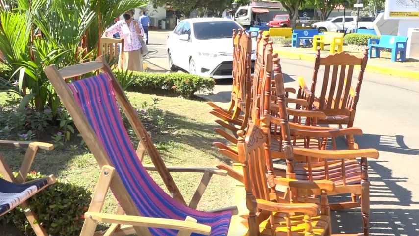 Adquirir artesanías días después de la clausura de la Feria internacional de David