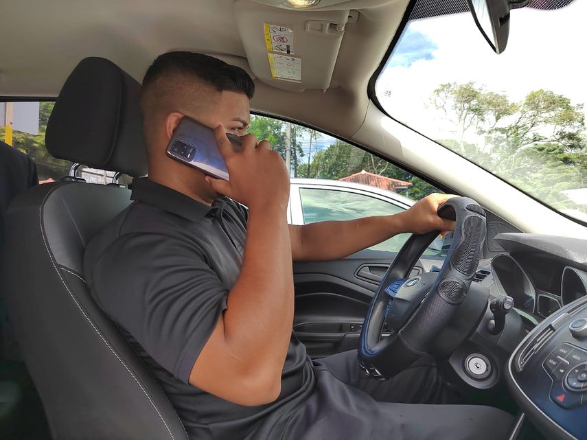 Panamá: 5,415 conductores sancionados por hablar por celular