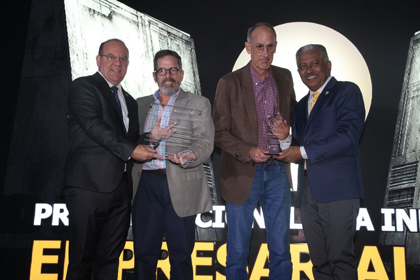 La empresa Ecotek Investments, S.A. ganó el primer lugar del Premio Nacional de Innovación Empresarial 2024 que, por 18 años consecutivos, ha sido organizado por la Secretaría Nacional de Ciencia, Tecnología e Innovación (Senacyt) y la Cámara de Comercio, Industrias y Agricultura. La empresa Ecotek Investments, S.A. ganó el primer lugar del Premio Nacional de Innovación Empresarial 2024 que, por 18 años consecutivos, ha sido organizado por la Secretaría Nacional de Ciencia, Tecnología e Innovación (Senacyt) y la Cámara de Comercio, Industrias y Agricultura.