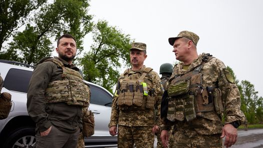 Zelenski visita el este de Ucrania por primera vez desde la invasión rusa