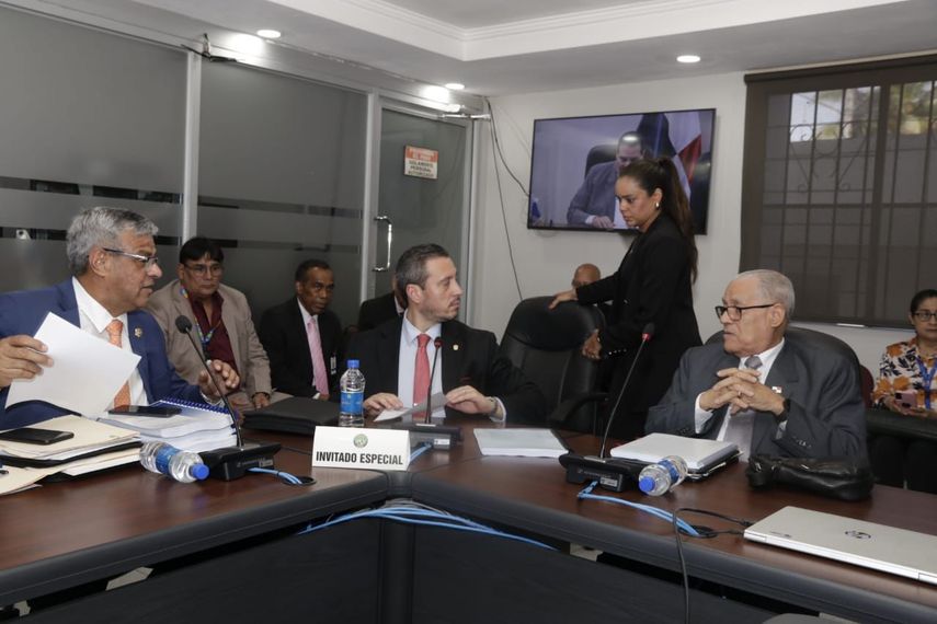 La Comisión de Presupuesto de la Asamblea Nacional reanudó su sesión permanente para continuar el primer debate del proyecto de ley 143, que establece el Presupuesto General del Estado para el año fiscal 2025. La Comisión de Presupuesto de la Asamblea Nacional reanudó su sesión permanente para continuar el primer debate del proyecto de ley 143, que establece el Presupuesto General del Estado para el año fiscal 2025.