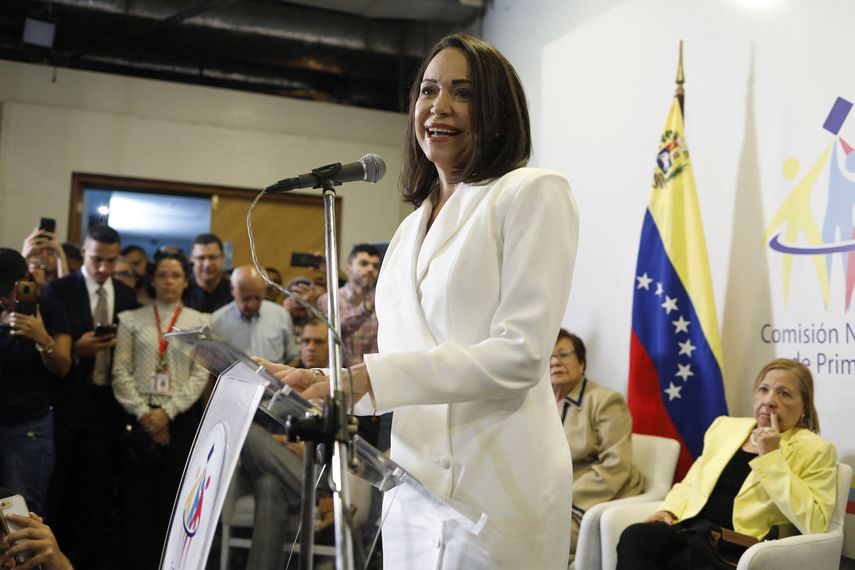 El presidente de Venezuela, Nicolás Maduro, acusó este sábado a la oposición agrupada en la Plataforma Unitaria Democrática (PUD) de "romper" los acuerdos firmados en Barbados. El presidente de Venezuela, Nicolás Maduro, acusó este sábado a la oposición agrupada en la Plataforma Unitaria Democrática (PUD) de "romper" los acuerdos firmados en Barbados.