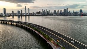 Panamá reduce su déficit fiscal