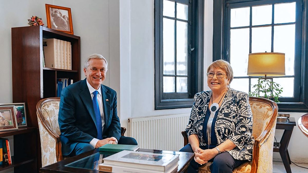 El nuevo gobierno de José Antonio Kast retiró el martes el apoyo de Chile a la candidatura de la expresidenta socialista Michelle Bachelet para la secretaría general de la ONU. El nuevo gobierno de José Antonio Kast retiró el martes el apoyo de Chile a la candidatura de la expresidenta socialista Michelle Bachelet para la secretaría general de la ONU.
