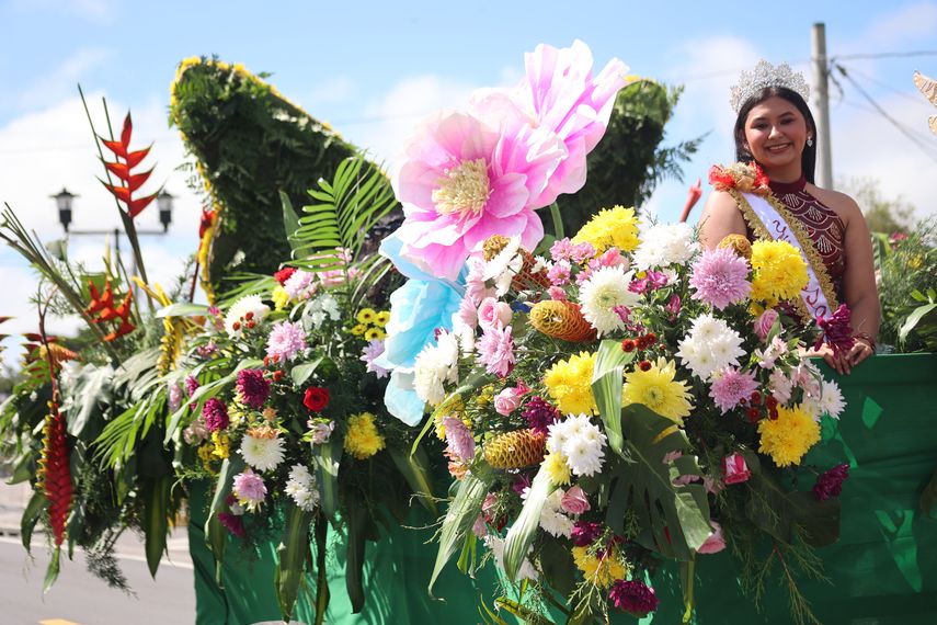 Volcán se llena de color en la octava edición de la Parada de las Flores