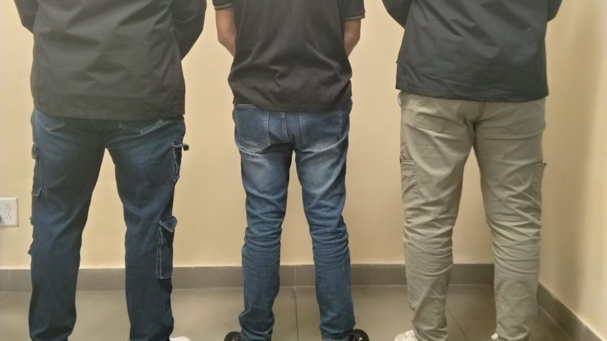 Las autoridades migratorias de Panamá informaron este martes de la expulsión de dos venezolanos, presuntamente miembros o vinculados a la banda transnacional Tren de Aragua, hacia Venezuela. Las autoridades migratorias de Panamá informaron este martes de la expulsión de dos venezolanos, presuntamente miembros o vinculados a la banda transnacional Tren de Aragua, hacia Venezuela.