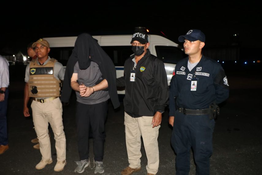 Panamá entrega a presunto asesino de DJ colombiana