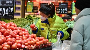 Los precios en China suben en febrero por primera vez en seis meses