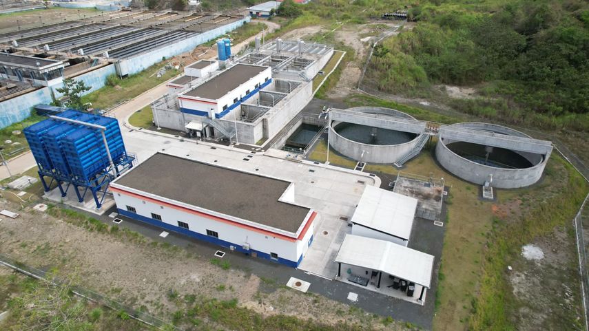 Los trabajos del IDAAN incluían inspección y tomas de medidas de la válvula de 60" del tanque de Aguas Claras del nuevo módulo que forma parte del proyecto de ampliación de la potabilizadora.