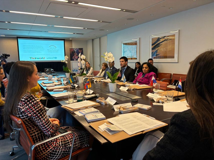 La primera dama de Panamá, Maricel Cohen de Mulino, asumió el cargo de presidenta de la Alianza de Cónyuges de Jefes de Estado y Representantes (ALMA) este lunes. La primera dama de Panamá, Maricel Cohen de Mulino, asumió el cargo de presidenta de la Alianza de Cónyuges de Jefes de Estado y Representantes (ALMA) este lunes. 