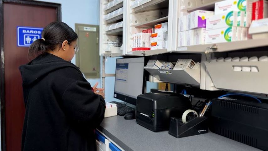 Con la apertura de una nueva farmacia externa frente a la Policlínica Dr. José Joaquín Vallarino Z., en el centro comercial El Cruce, la Caja de Seguro Social (CSS) busca agilizar la entrega de medicamentos y mejorar la experiencia de los asegurados que diariamente acuden a esta instalación en Juan Díaz. Con la apertura de una nueva farmacia externa frente a la Policlínica Dr. José Joaquín Vallarino Z., en el centro comercial El Cruce, la Caja de Seguro Social (CSS) busca agilizar la entrega de medicamentos y mejorar la experiencia de los asegurados que diariamente acuden a esta instalación en Juan Díaz.
