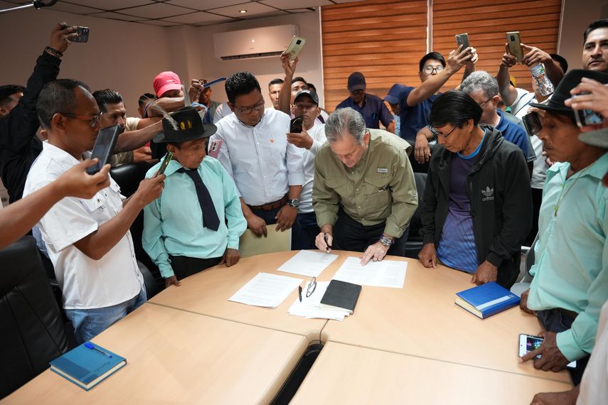MiAmbiente y pueblos originarios firman acuerdo para conversación bosques de Panamá Este y Darién
