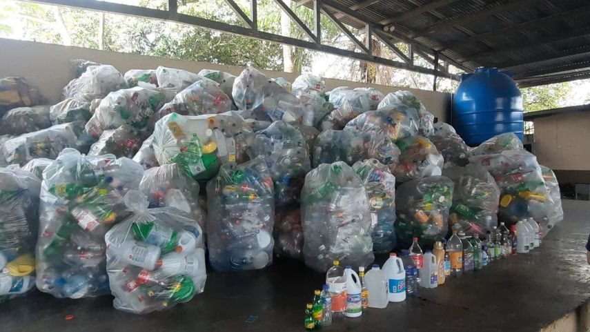 Residentes de Pedregal le entregaron recolección de plásticos a MiAmbiente