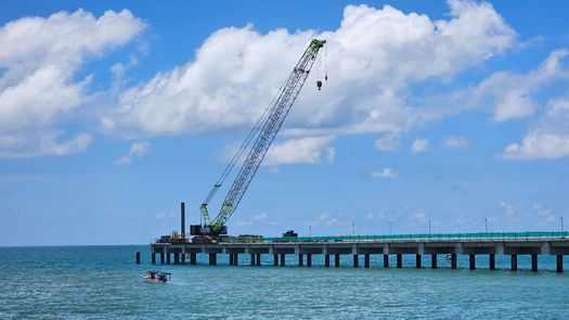 Biólogos que realizan monitoreos ambientales en el área de construcción del nuevo Muelle Multipropósito de Puerto Armuelles, en la provincia de Chiriquí, evidenciaron la presencia de variedades de peces asociadas a comunidades marinas tipo arrecife. Biólogos que realizan monitoreos ambientales en el área de construcción del nuevo Muelle Multipropósito de Puerto Armuelles, en la provincia de Chiriquí, evidenciaron la presencia de variedades de peces asociadas a comunidades marinas tipo arrecife.