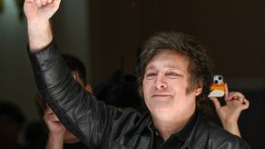 Javier Milei derrota al peronismo y gana elecciones en Argentina