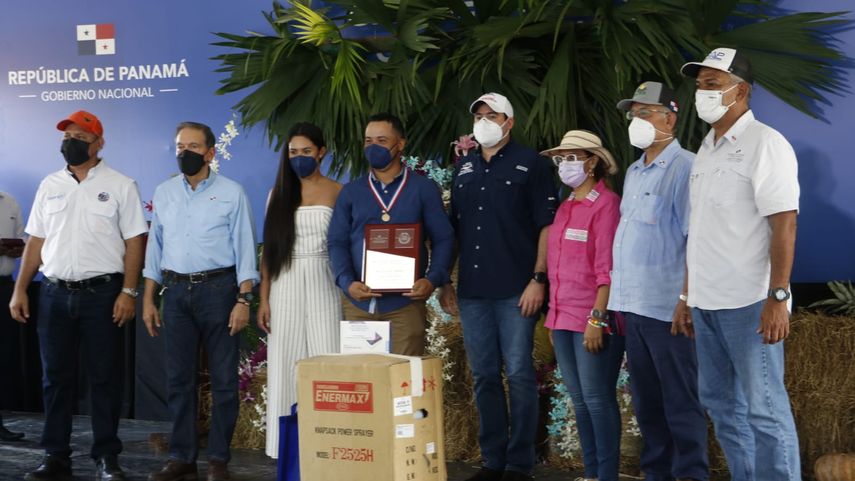 Gobierno de Panamá rinde tributo en el Día del Productor